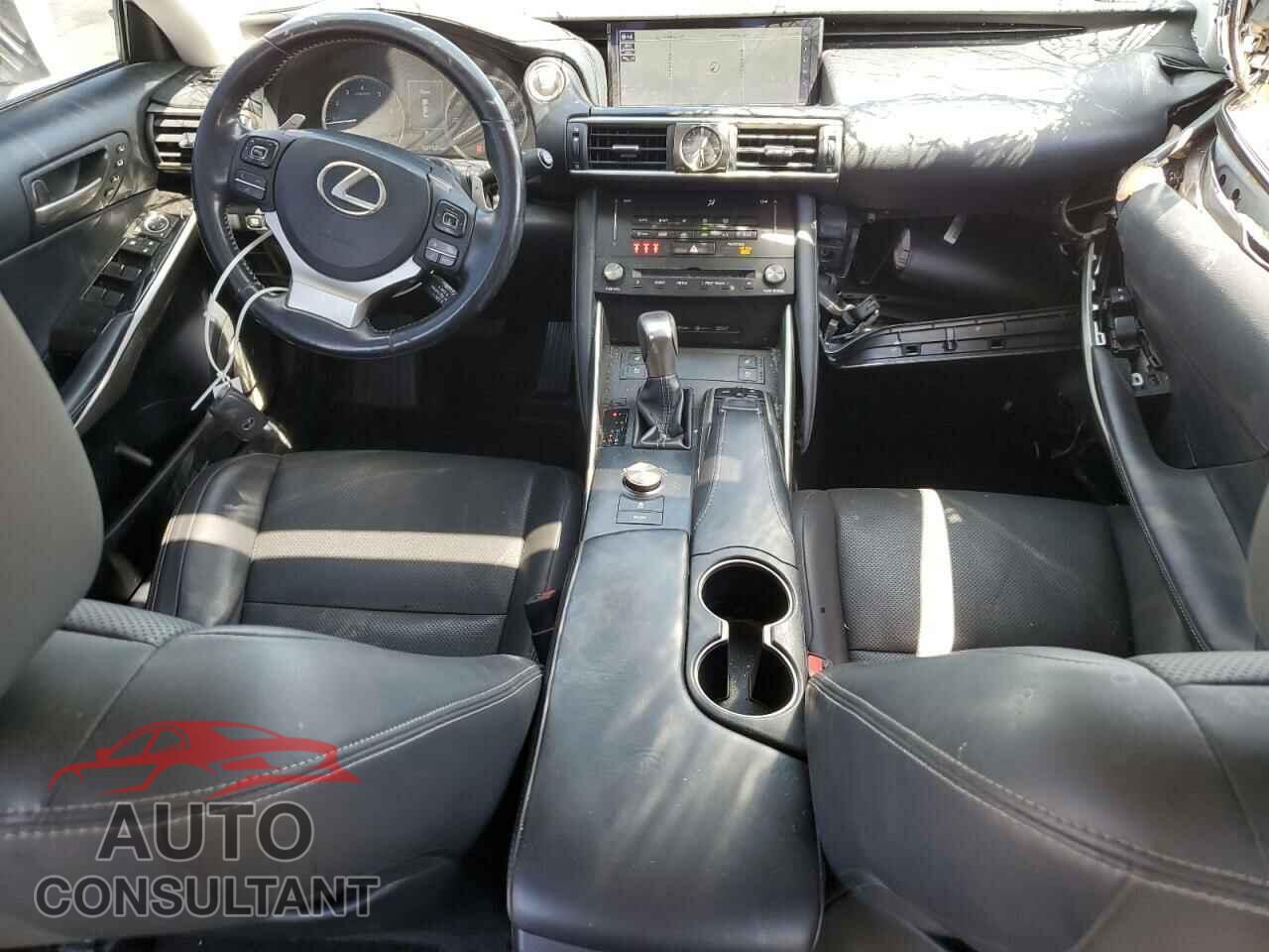 LEXUS IS 2018 - JTHBA1D26J5070015