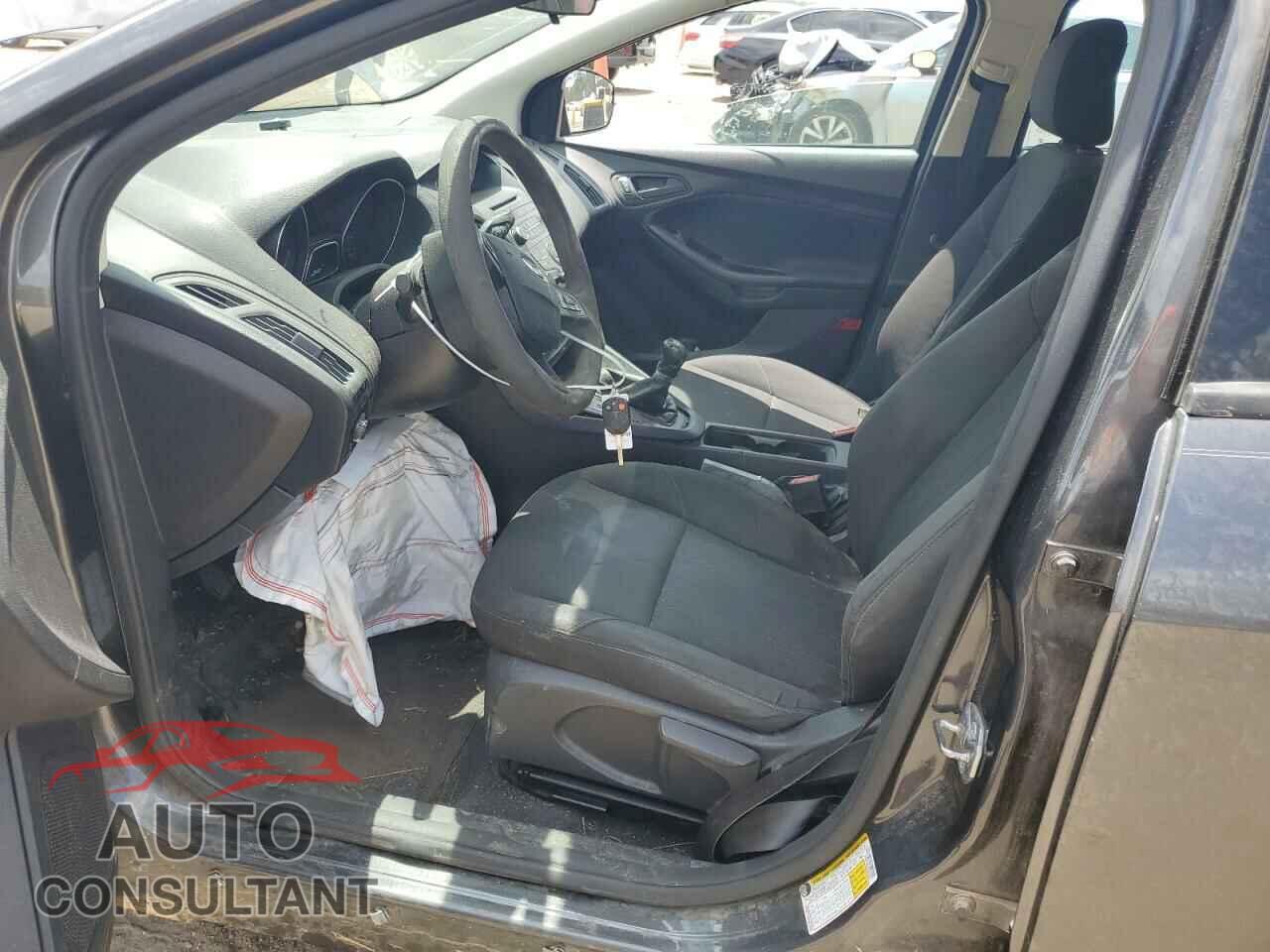 FORD FOCUS 2015 - 1FADP3E20FL200401
