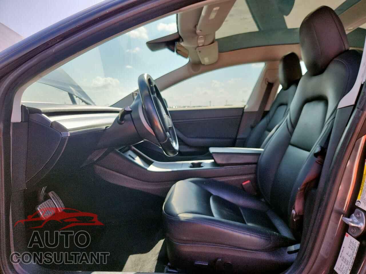 TESLA MODEL 3 2018 - 5YJ3E1EB0JF129079