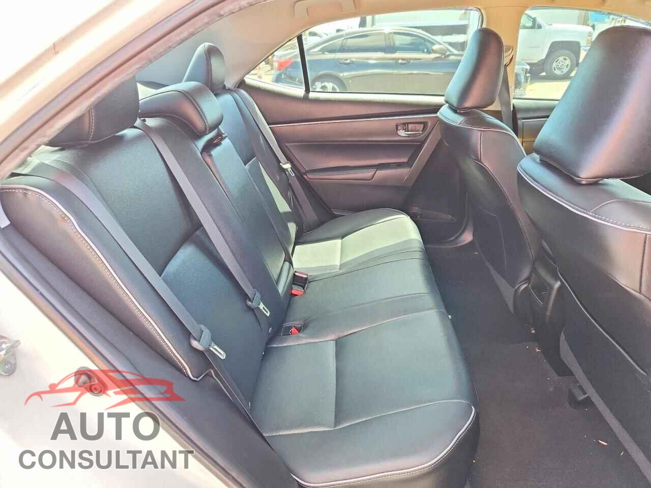 TOYOTA COROLLA 2018 - 5YFBURHEXJP823043
