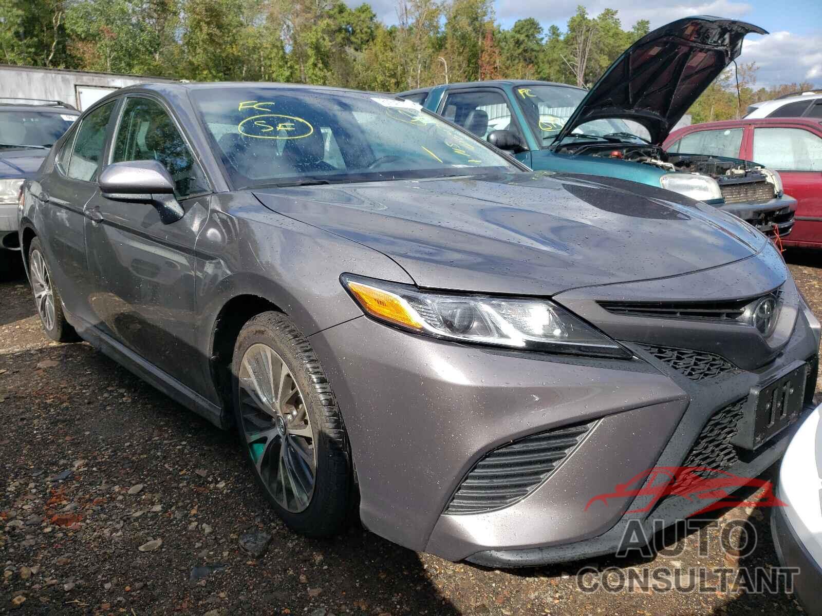 TOYOTA CAMRY 2018 - 4T1B11HK1JU555787