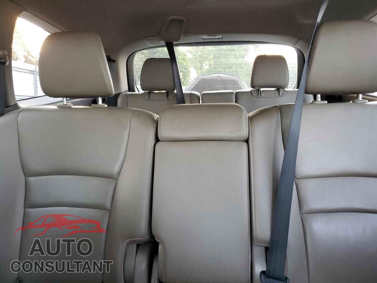 HONDA PILOT 2019 - 5FNYF5H44KB009679