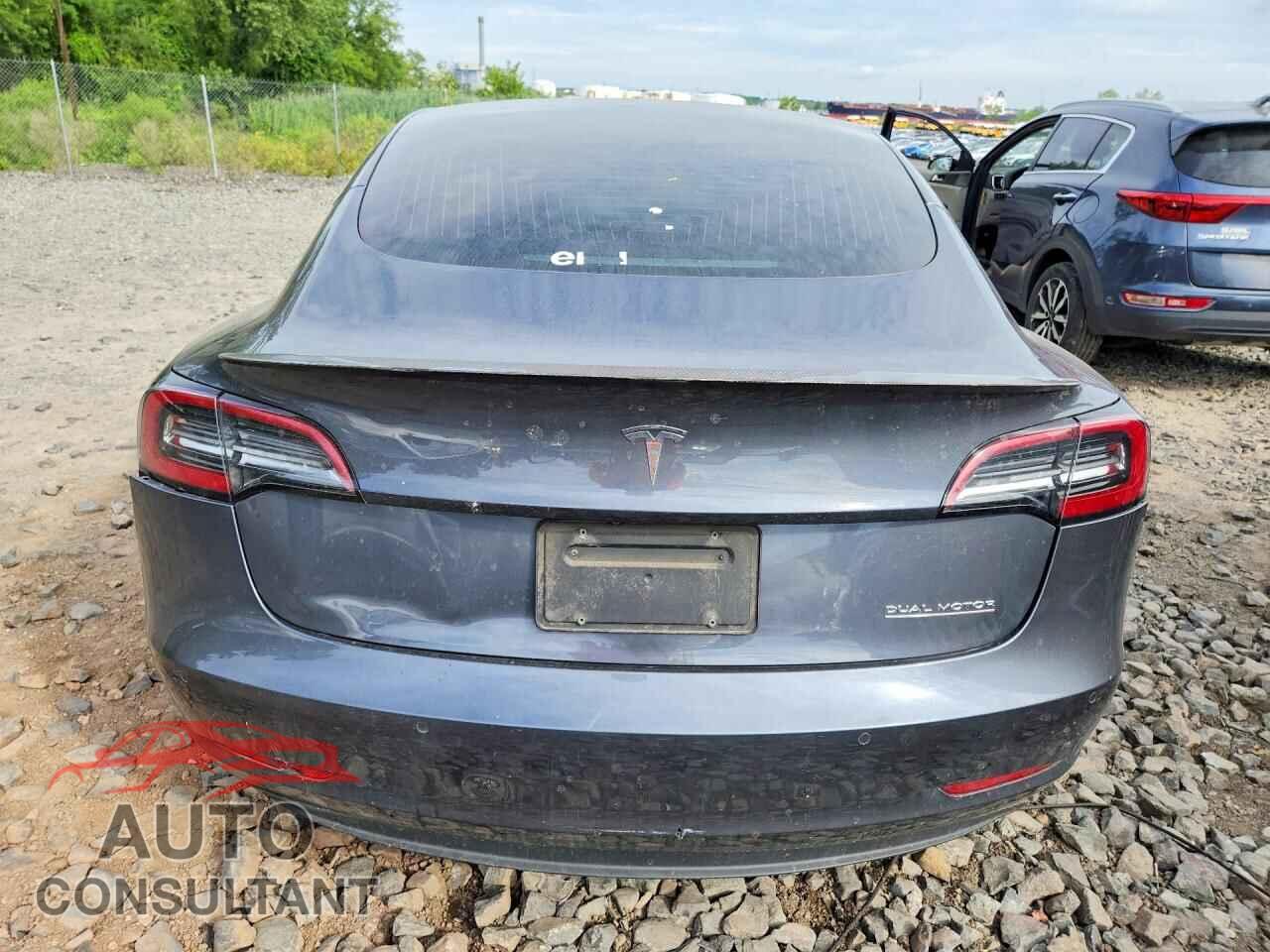 TESLA MODEL 3 2019 - 5YJ3E1EB3KF237567