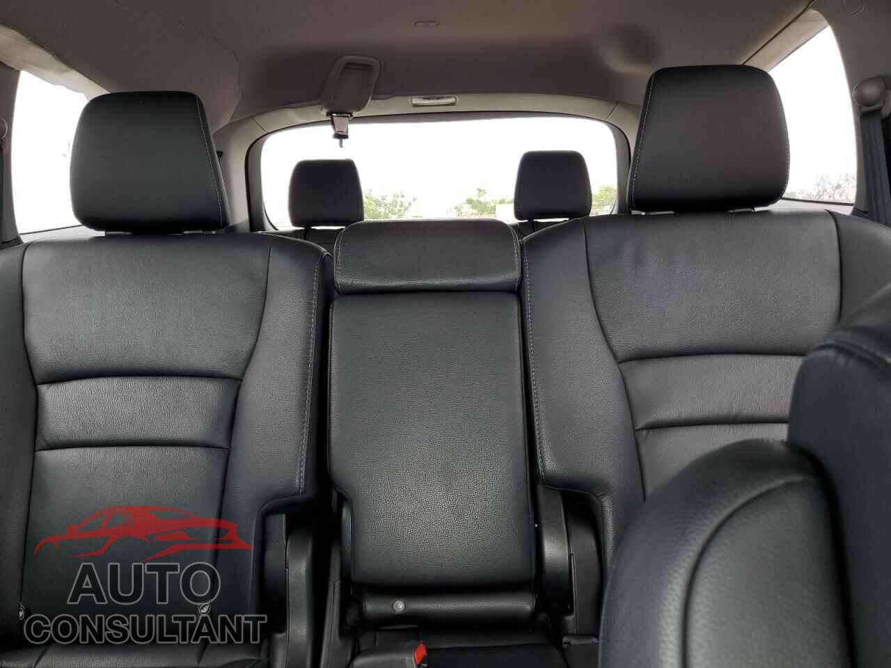 HONDA PILOT 2021 - 5FNYF5H50MB044229