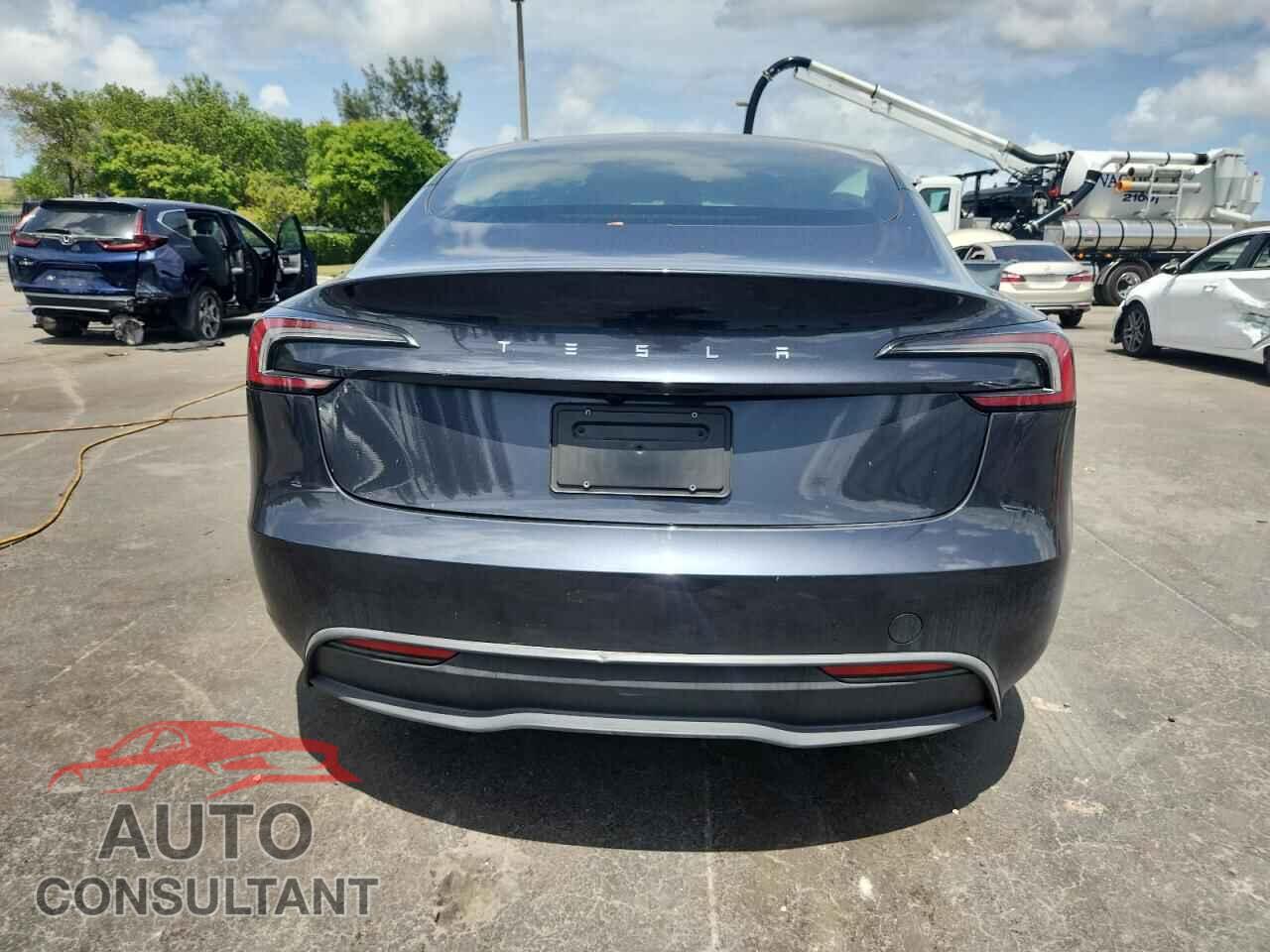 TESLA MODEL 3 2024 - 5YJ3E1EA7RF749933