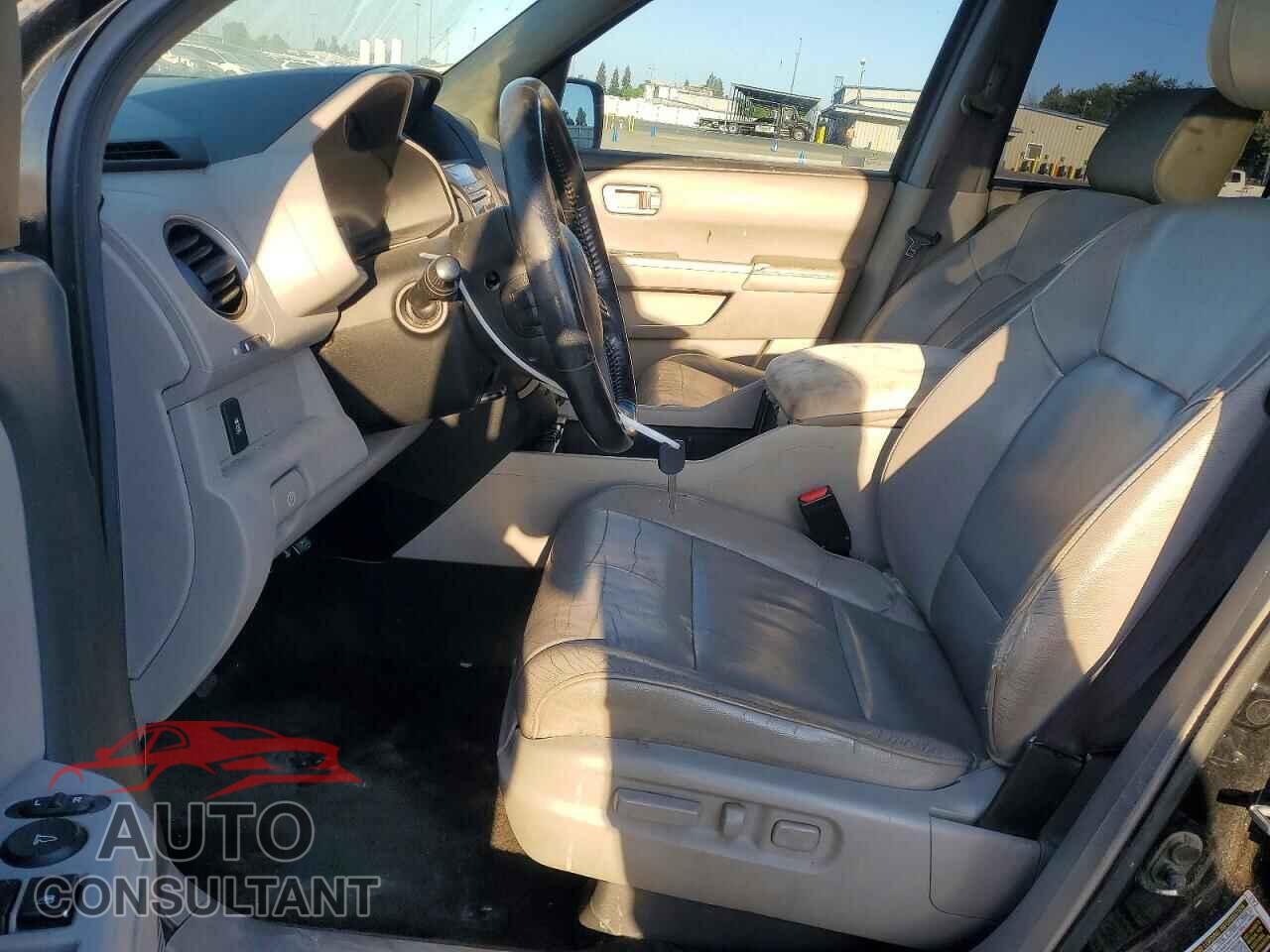 HONDA PILOT 2013 - 5FNYF4H5XDB008686
