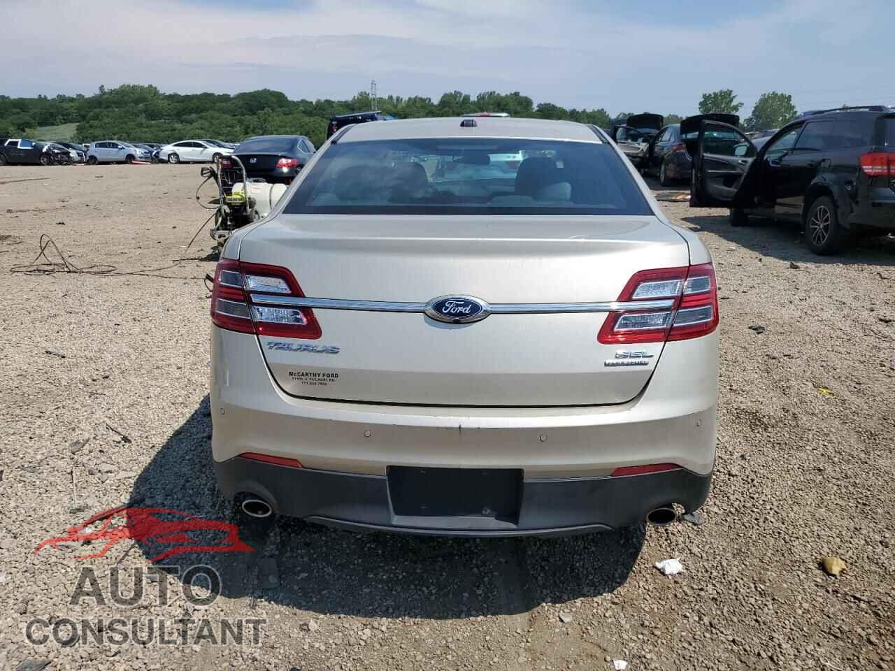 FORD TAURUS 2018 - 1FAHP2E80JG115401