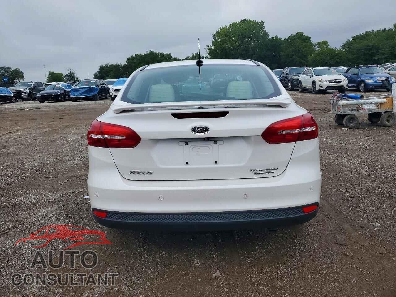FORD FOCUS 2015 - 1FADP3J28FL299913