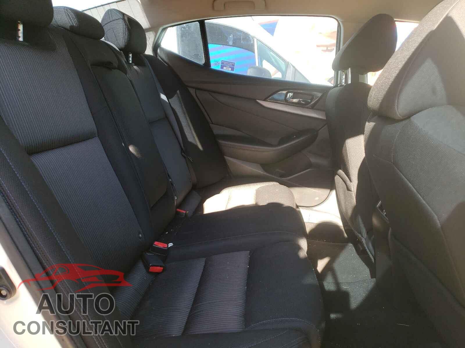 NISSAN MAXIMA 2017 - 1N4AA6AP1HC377226