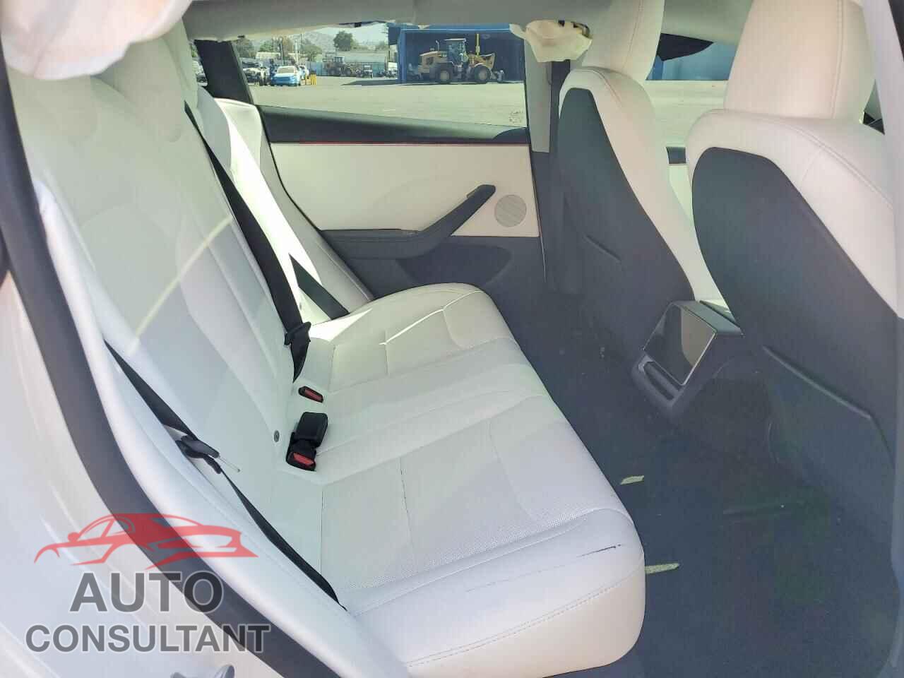 TESLA MODEL 3 2025 - 5YJ3E1EA8SF048310