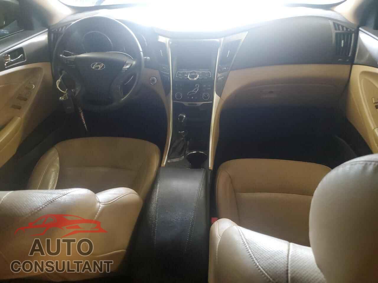 HYUNDAI SONATA 2012 - KMHEC4A46CA037179