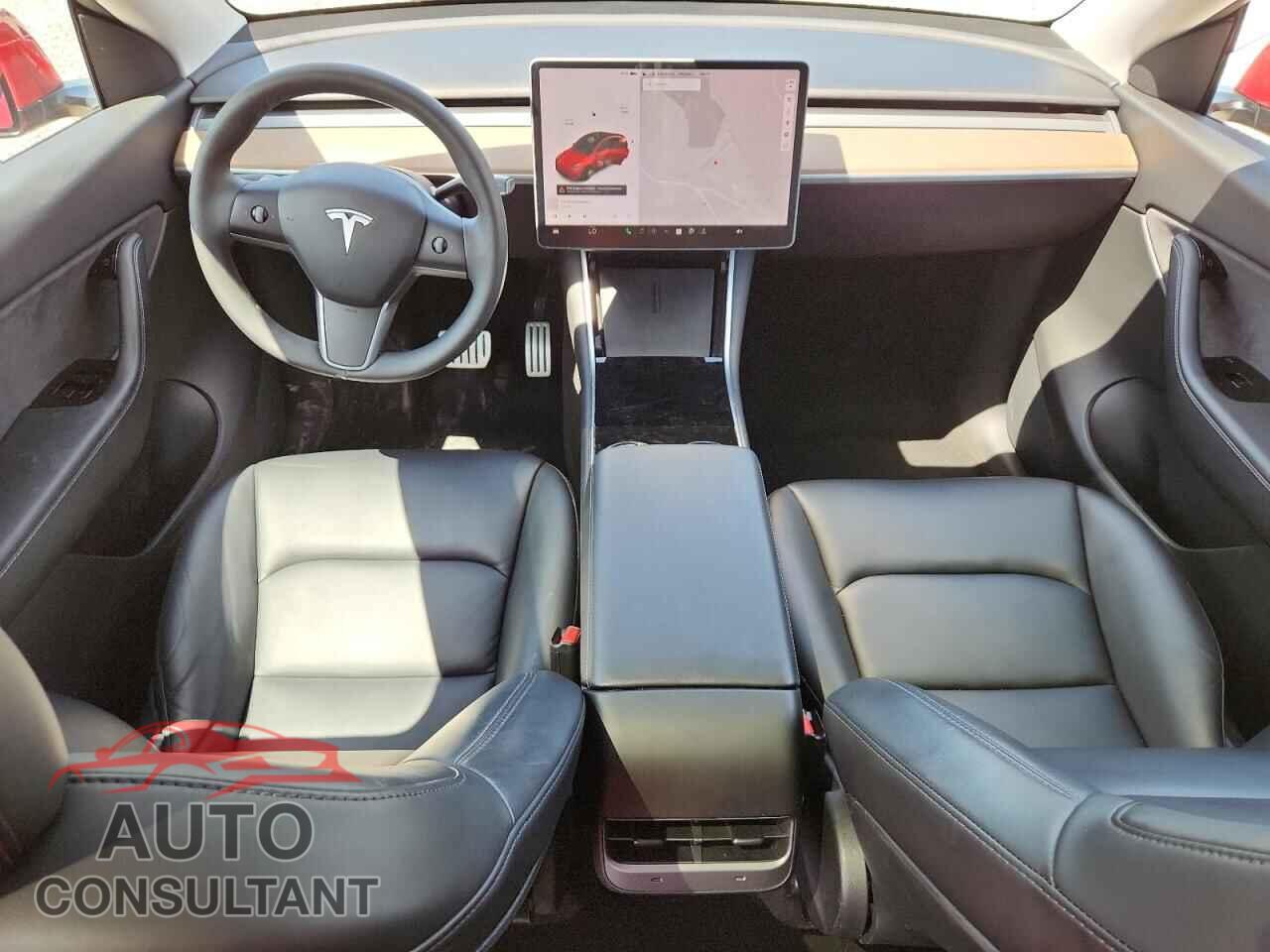 TESLA MODEL Y 2021 - 5YJYGDEFXMF070311