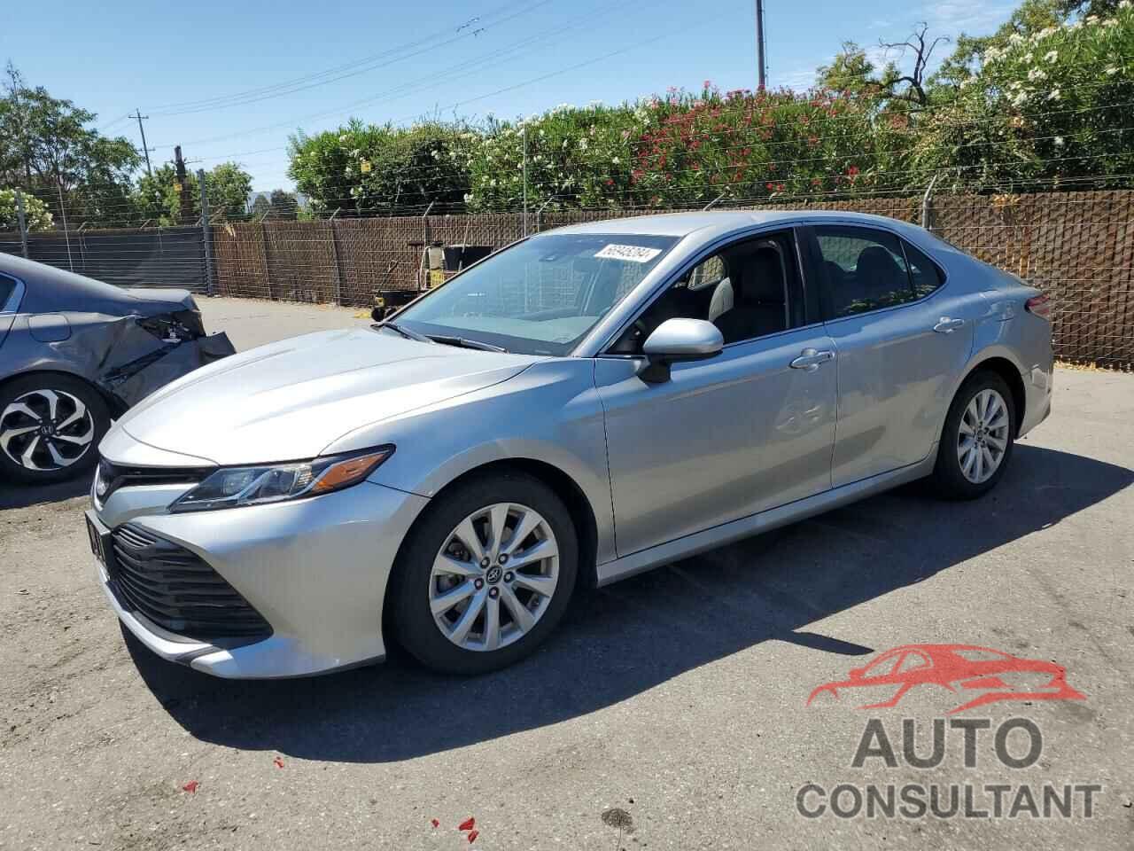 TOYOTA CAMRY 2018 - 4T1B11HK5JU562225