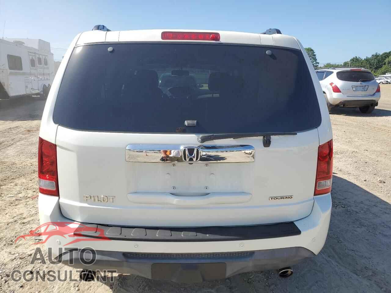 HONDA PILOT 2015 - 5FNYF3H92FB017561