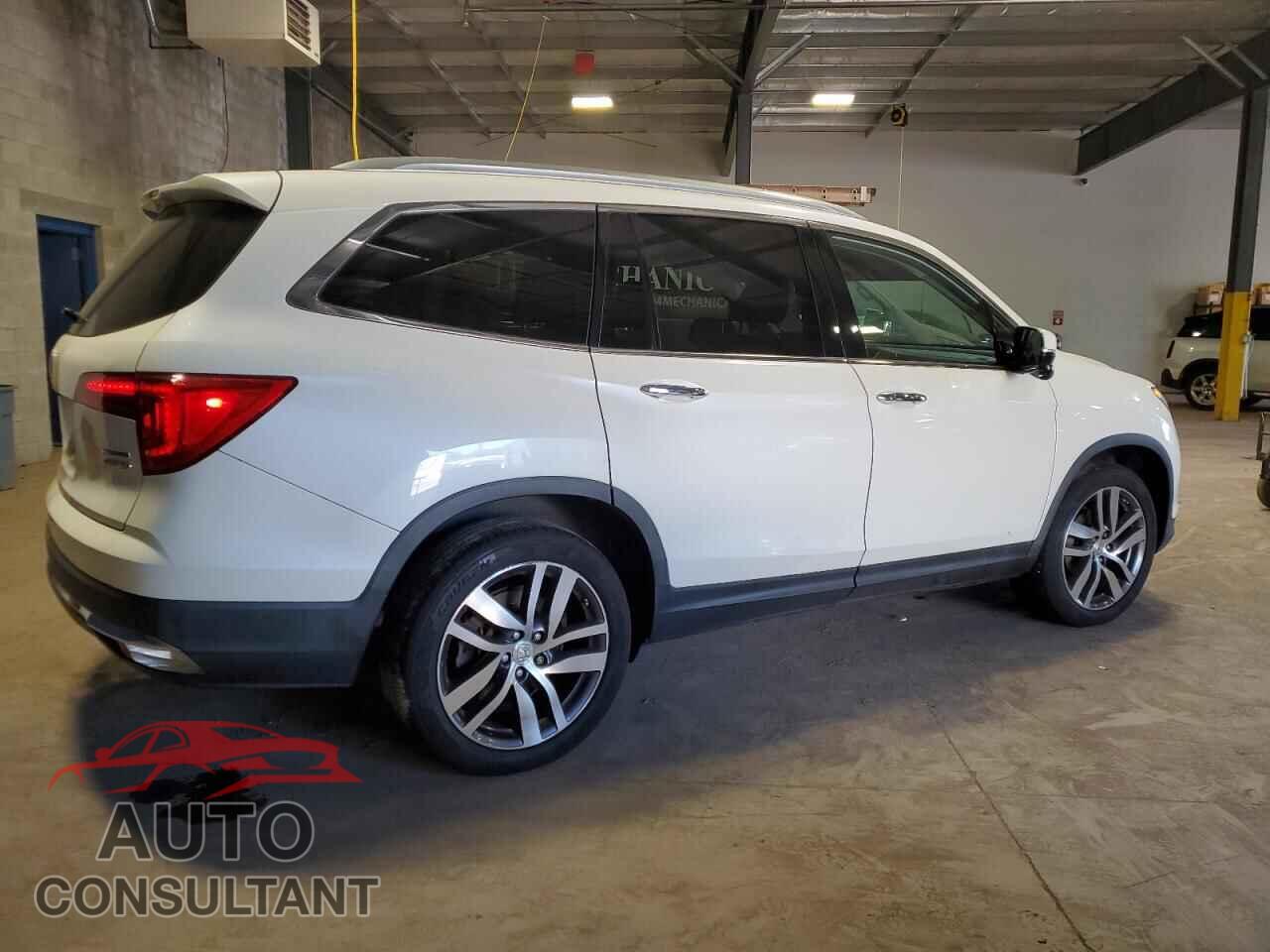 HONDA PILOT 2017 - 5FNYF6H9XHB044317