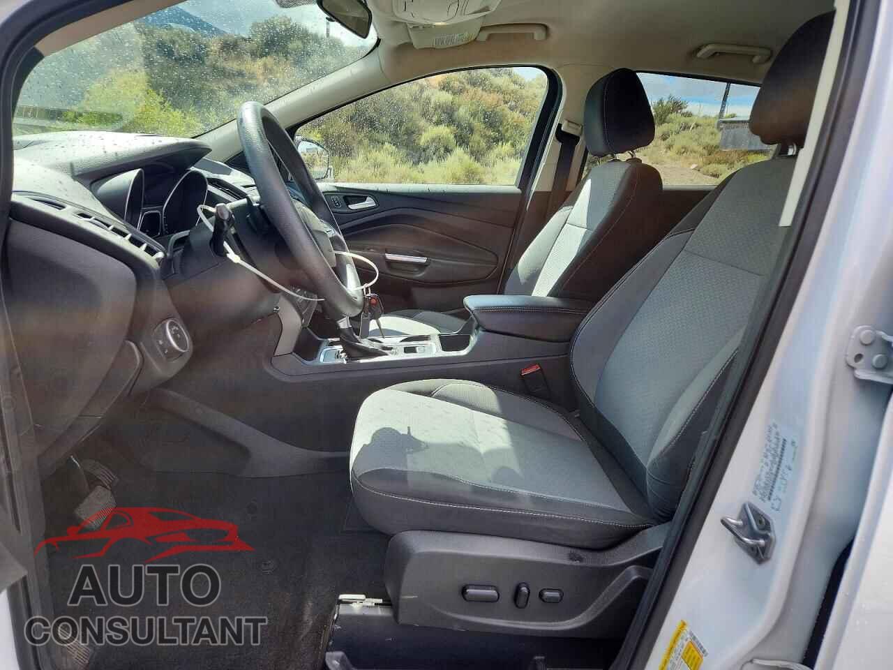 FORD ESCAPE 2017 - 1FMCU9G92HUB81788