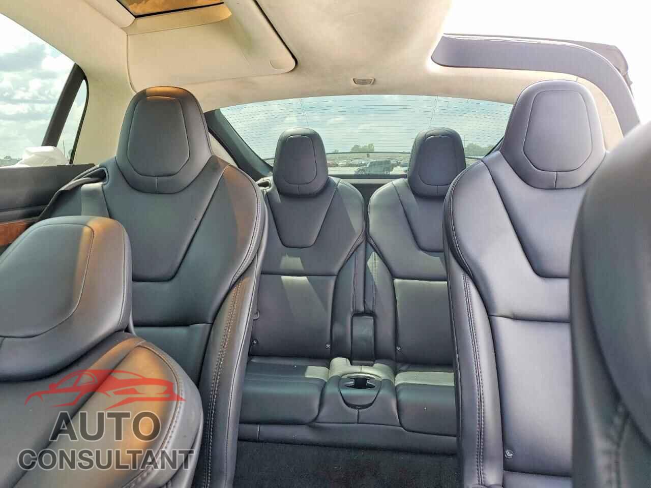 TESLA MODEL X 2018 - 5YJXCBE21JF127144