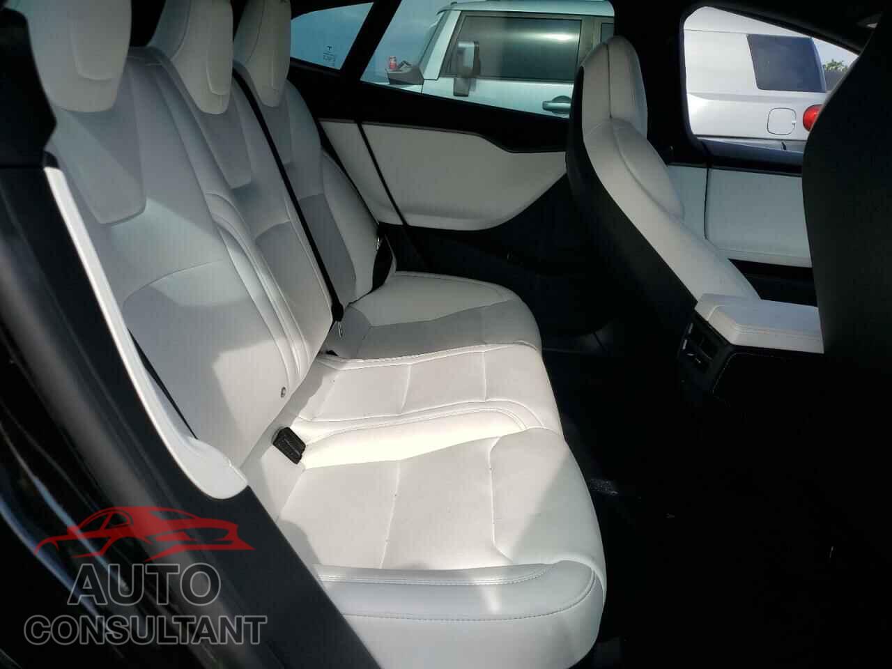 TESLA MODEL S 2018 - 5YJSA1E27JF256919