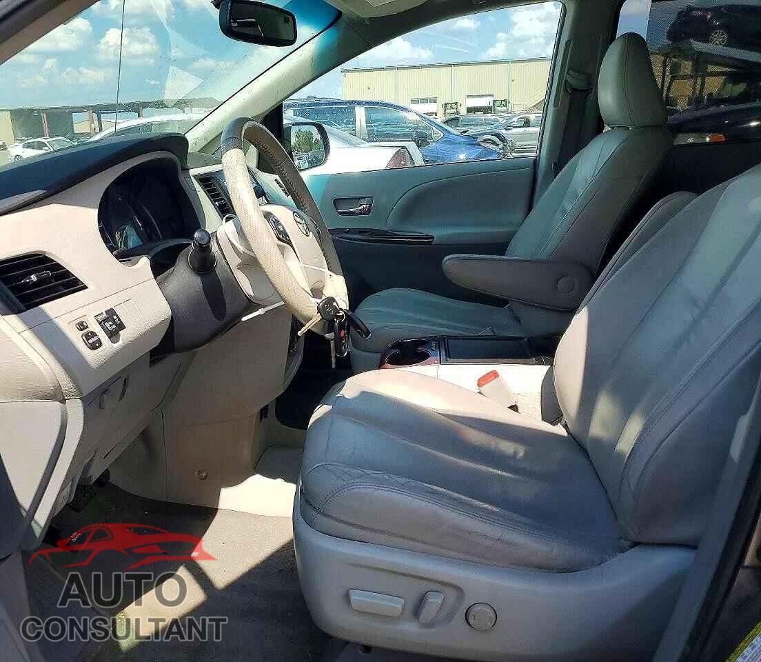 TOYOTA SIENNA 2012 - 5TDYK3DC2CS202844