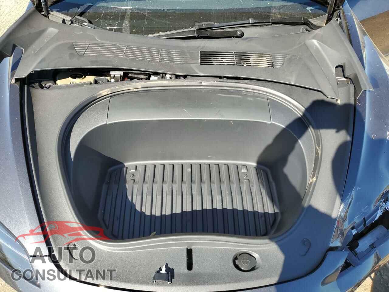 TESLA MODEL 3 2024 - 5YJ3E1EA8RF743638
