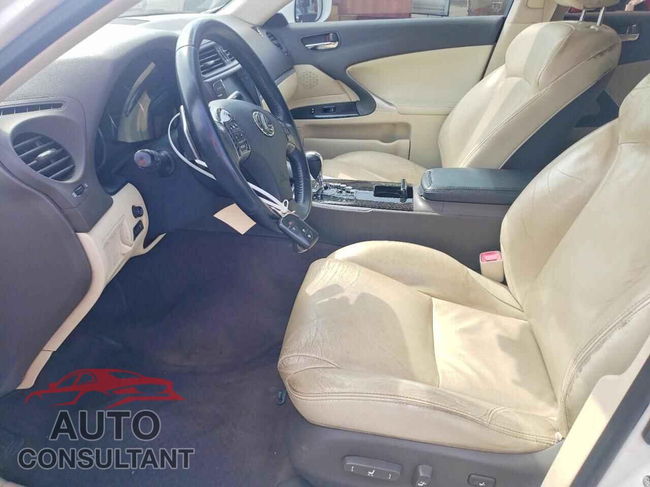 LEXUS IS 2011 - JTHCF5C27B5046743