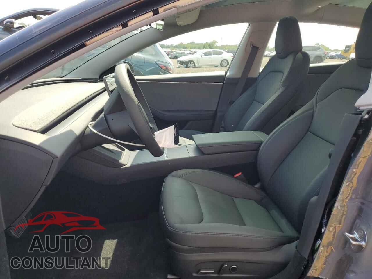TESLA MODEL 3 2025 - 5YJ3E1EA2SF043877