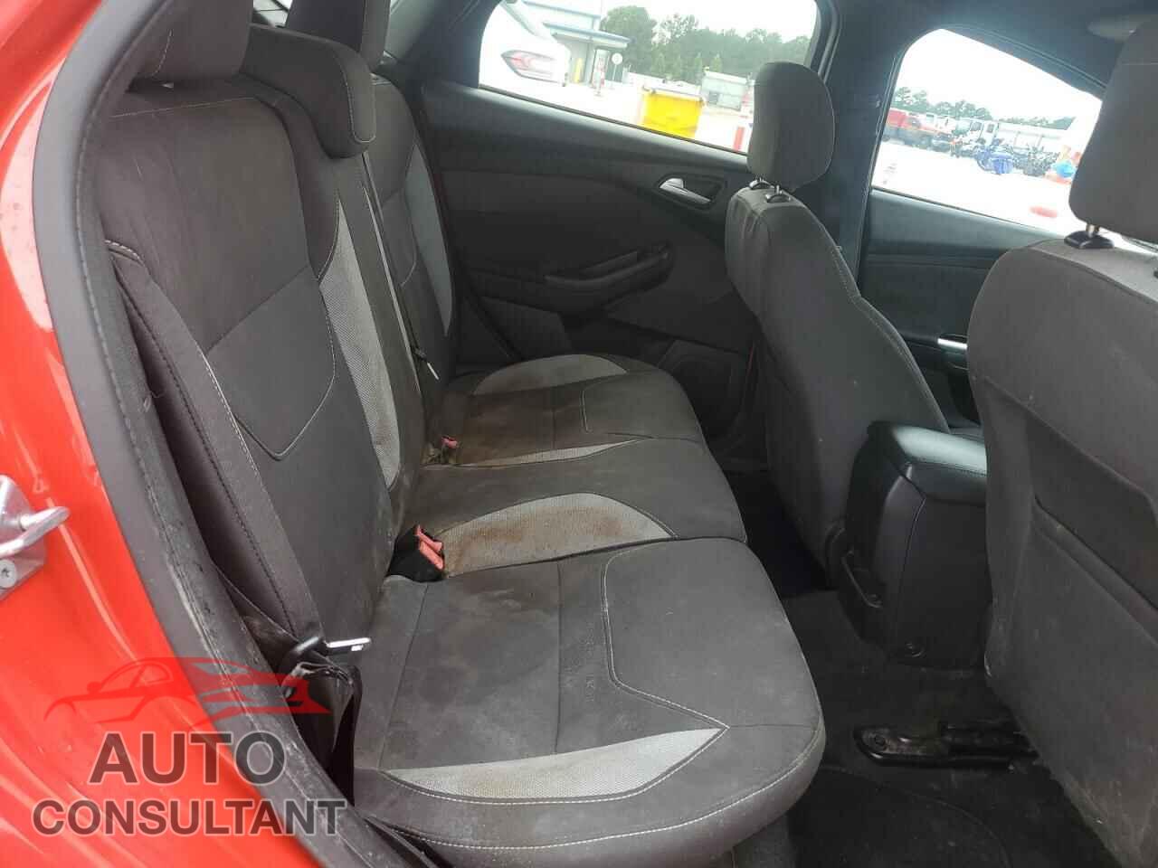 FORD FOCUS 2017 - 1FADP3L90HL228105
