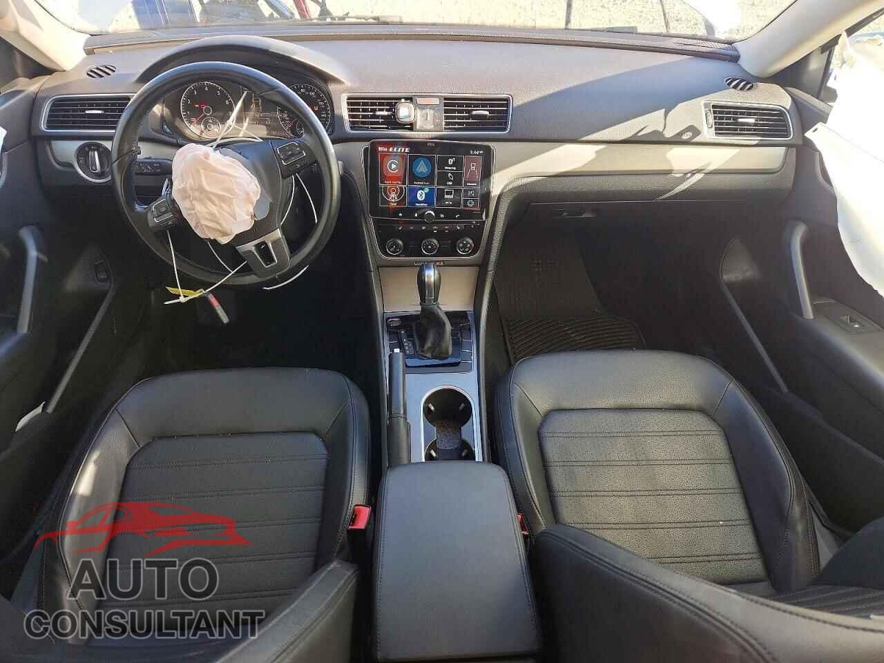 VOLKSWAGEN PASSAT 2015 - 1VWBT7A38FC015528