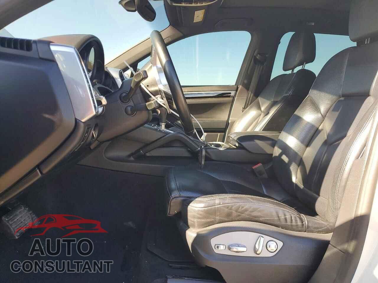PORSCHE CAYENNE 2017 - WP1AA2A26HKA87933