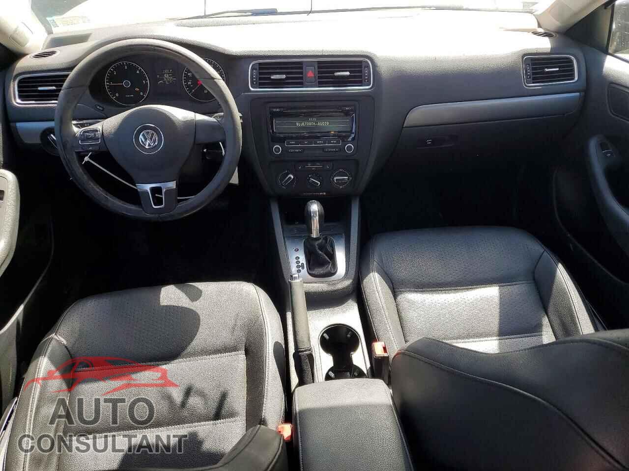 VOLKSWAGEN JETTA 2014 - 3VWLL7AJ2EM227941