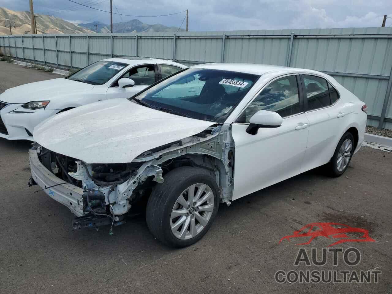 TOYOTA CAMRY 2018 - 4T1B11HK2JU012481