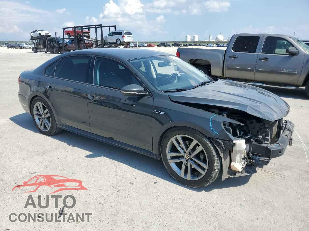 VOLKSWAGEN PASSAT 2018 - 1VWAA7A39JC013149