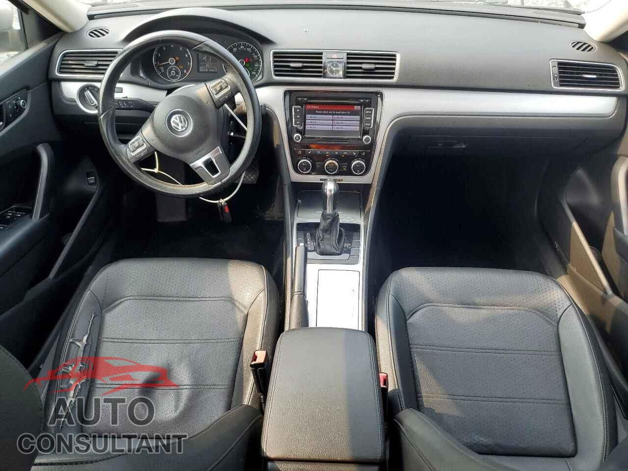 VOLKSWAGEN PASSAT 2012 - 1VWBP7A38CC105164