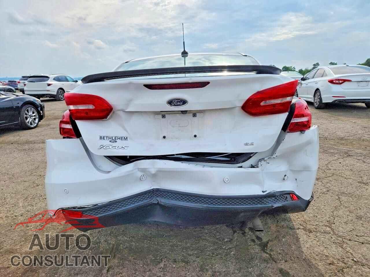 FORD FOCUS 2016 - 1FADP3F22GL236302