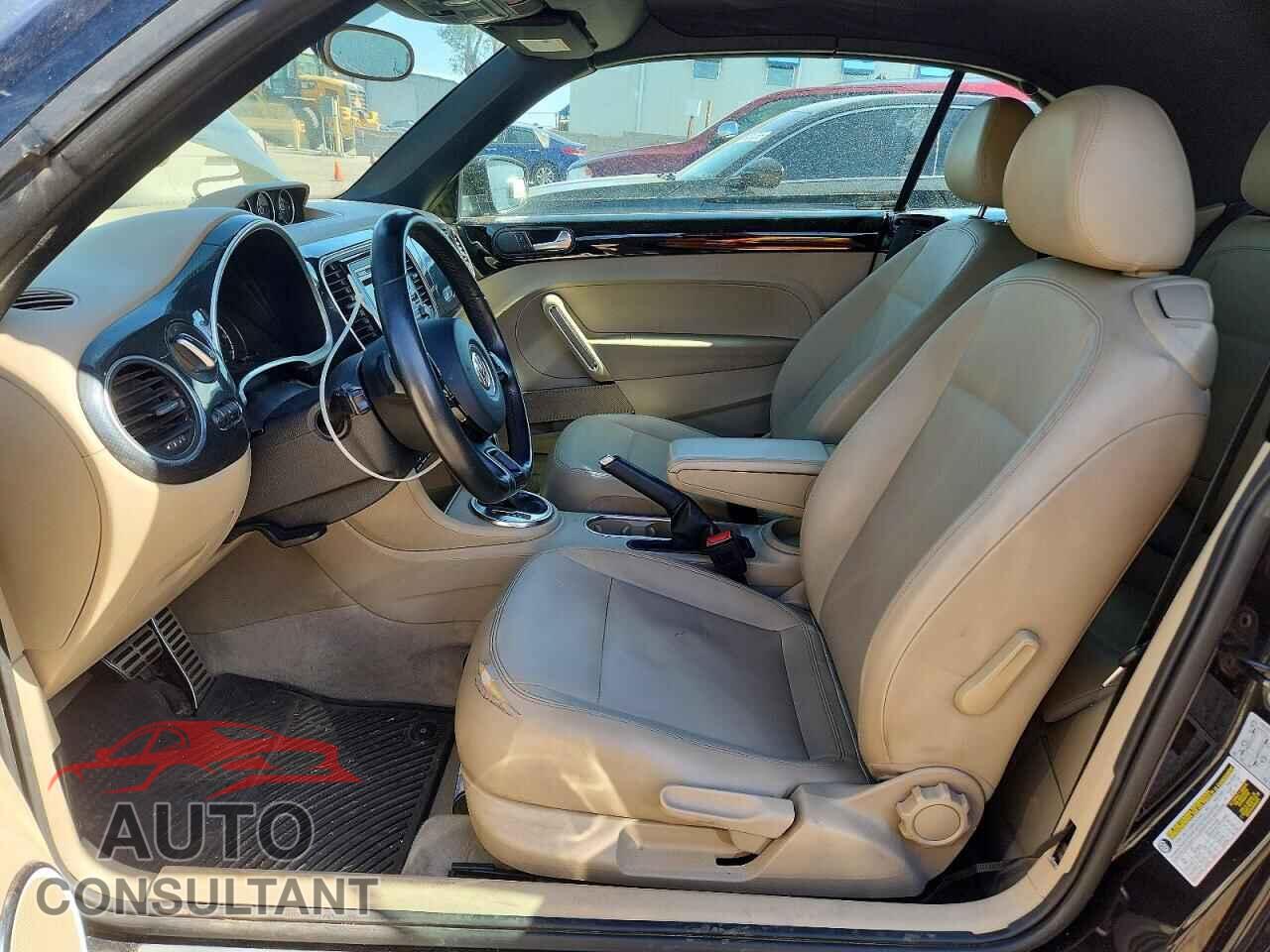 VOLKSWAGEN BEETLE 2014 - 3VW7T7AT6EM802495