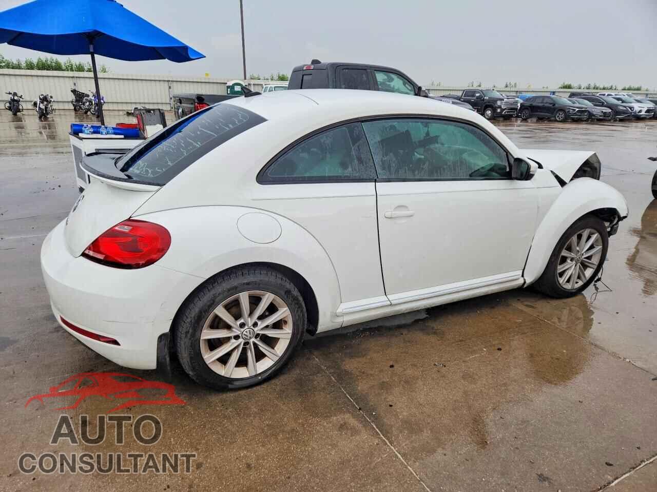 VOLKSWAGEN BEETLE 2017 - 3VWJ17AT5HM607861