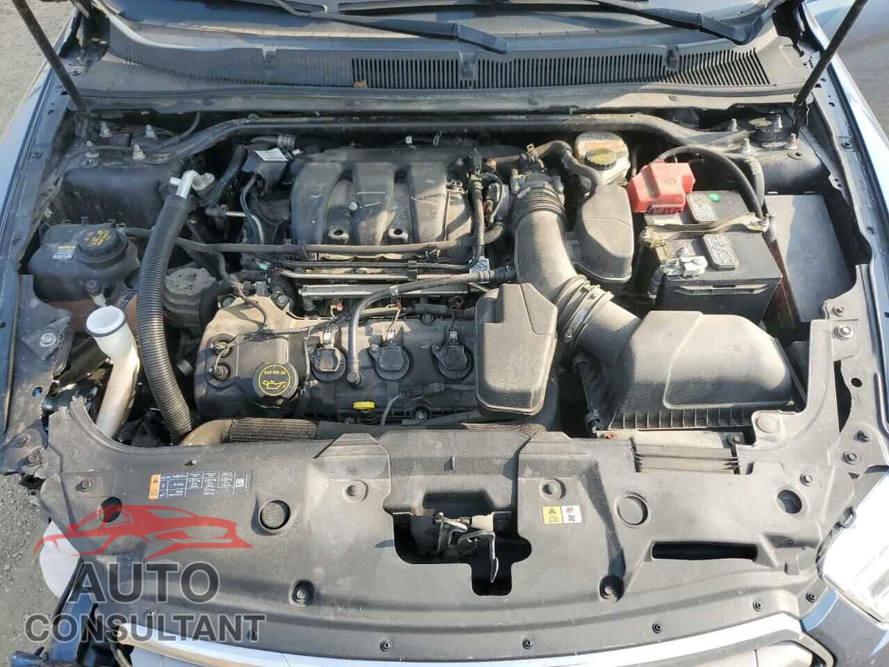 FORD TAURUS 2018 - 1FAHP2D80JG100947