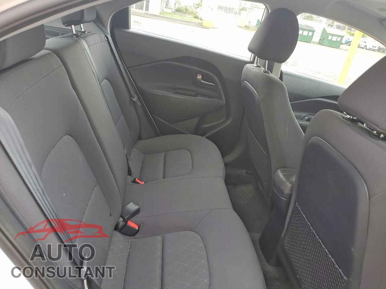 KIA RIO 2017 - KNADN5A34H6795181
