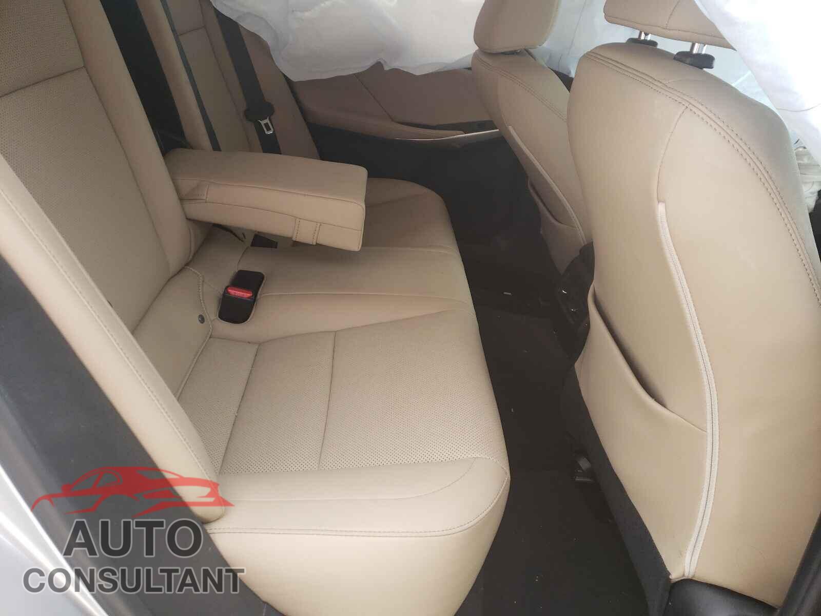 LEXUS IS 2017 - JTHBA1D29H5052361