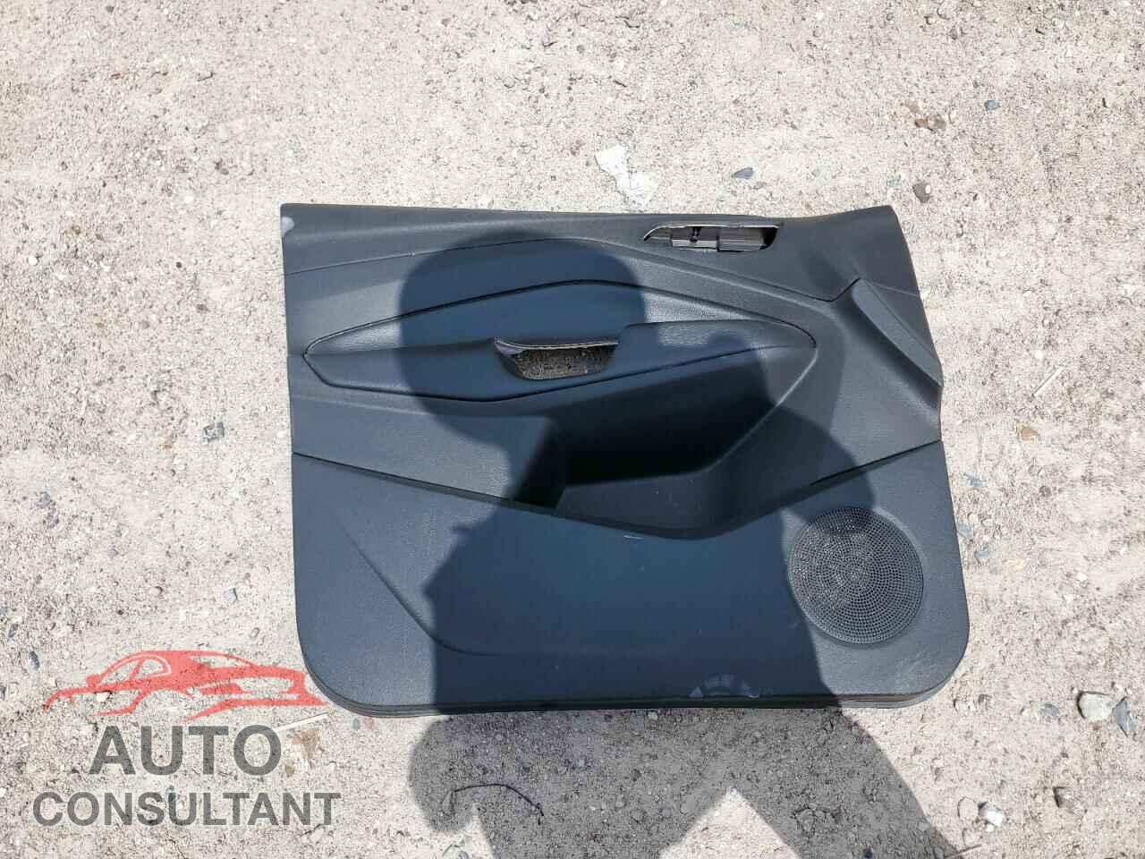 FORD ESCAPE 2017 - 1FMCU0GD5HUB01173
