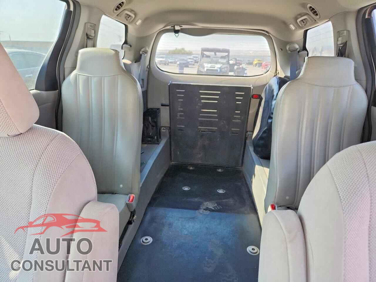 TOYOTA SIENNA 2017 - 5TDZZ3DC8HS875841