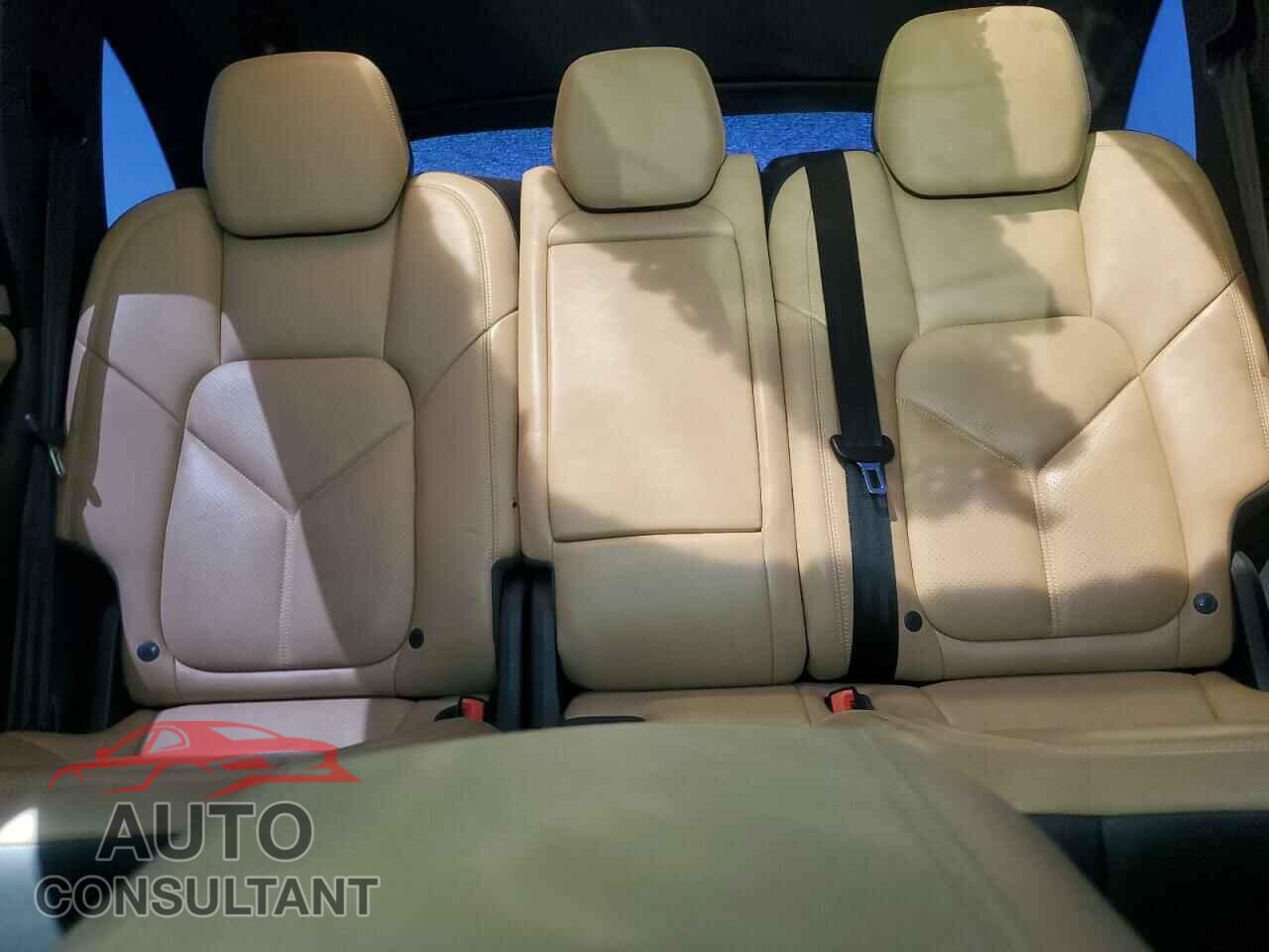PORSCHE CAYENNE 2016 - WP1AA2A24GKA12193