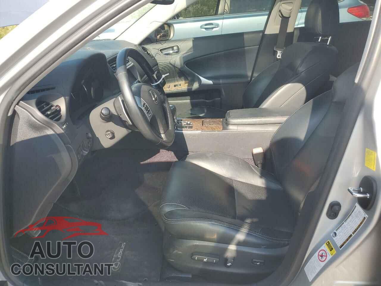 LEXUS IS 2011 - JTHCE5C28B5000339