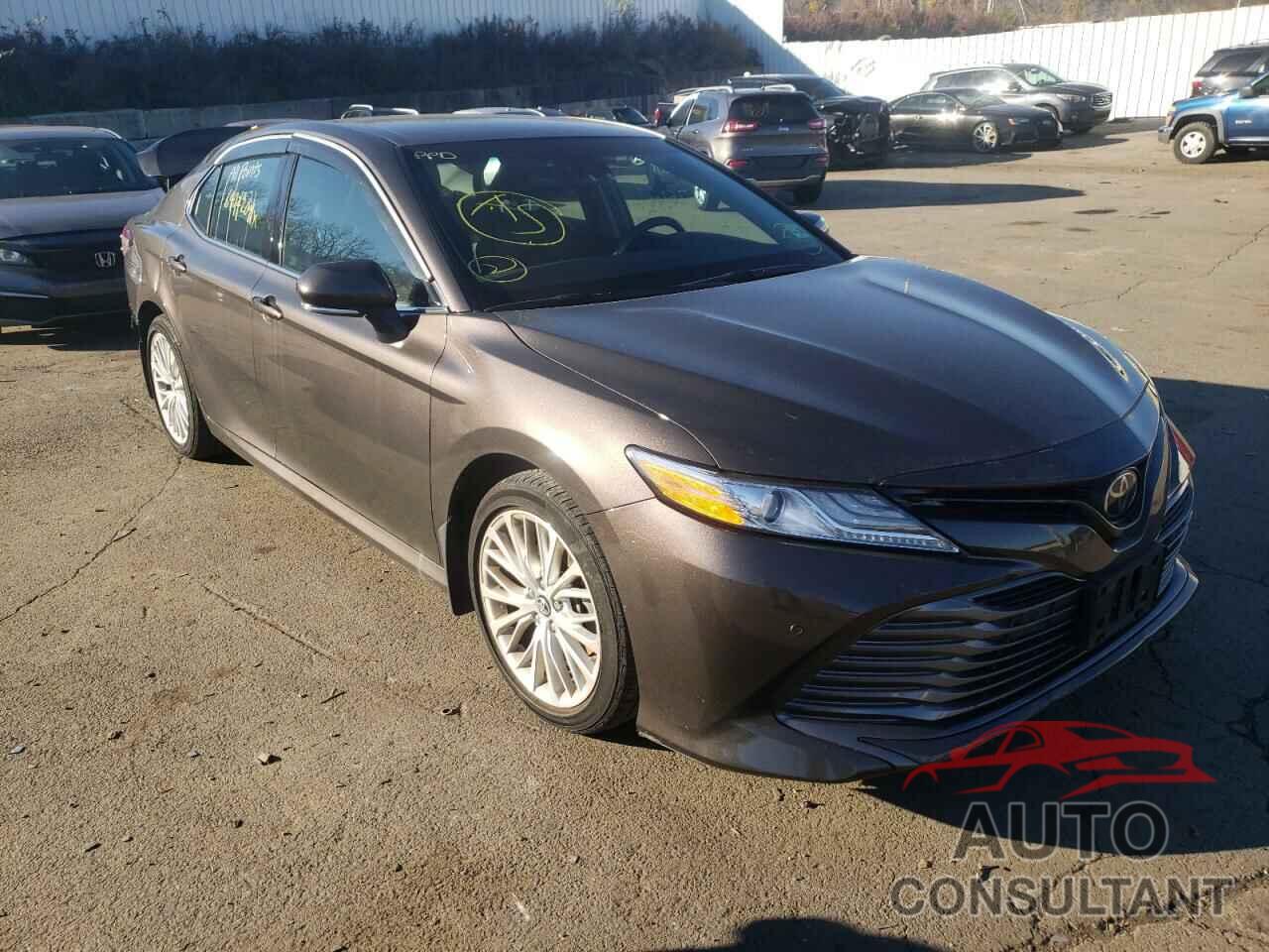 TOYOTA CAMRY 2018 - 4T1B11HK3JU107275