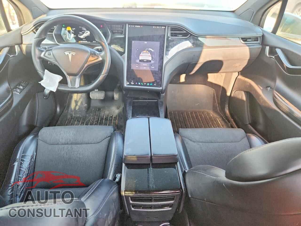 TESLA MODEL X 2018 - 5YJXCAE21JF102111