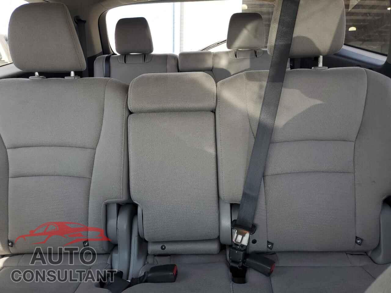 HONDA PILOT 2017 - 5FNYF6H10HB049620