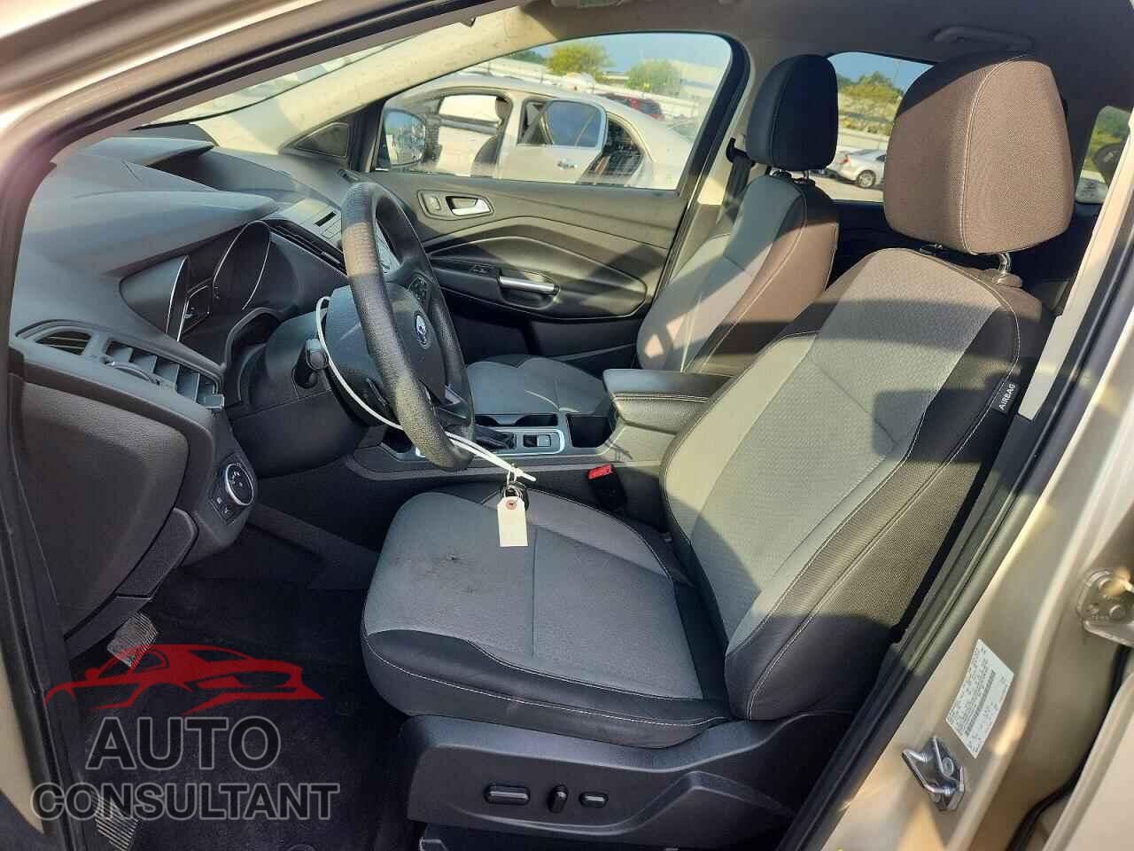 FORD ESCAPE 2017 - 1FMCU0GD6HUD64742