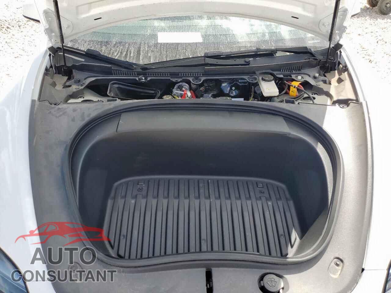TESLA MODEL 3 2024 - 5YJ3E1EBXRF815139