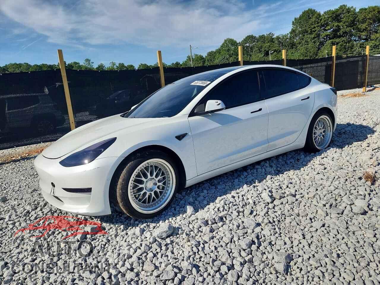TESLA MODEL 3 2021 - 5YJ3E1EA5MF978104