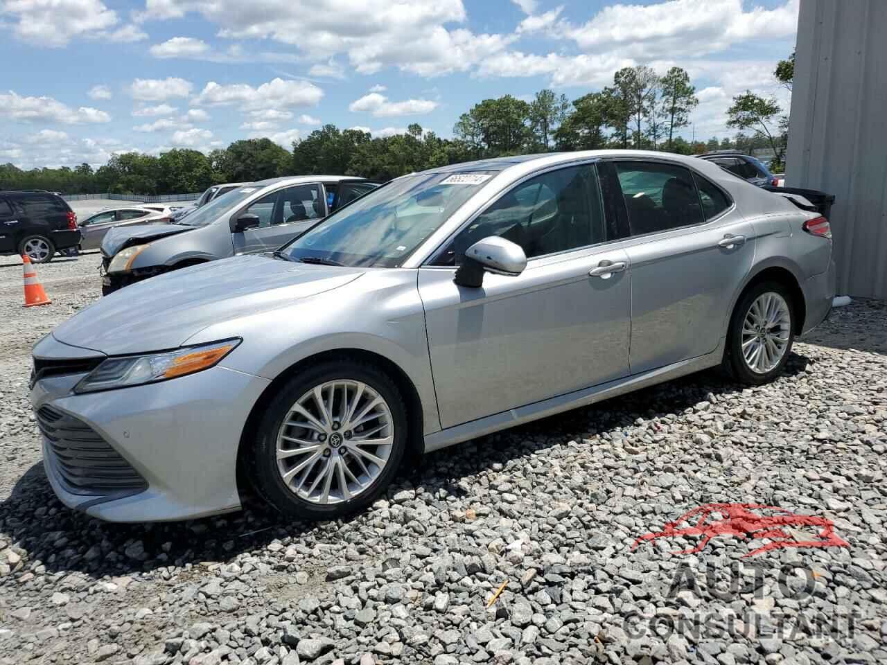 TOYOTA CAMRY 2018 - 4T1B11HK6JU115421